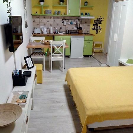 Appartement Studio Jolie à Novi Sad Extérieur photo