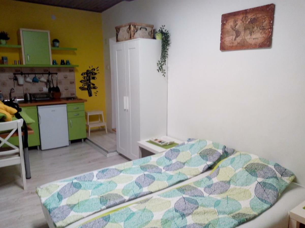 Appartement Studio Jolie à Novi Sad Extérieur photo