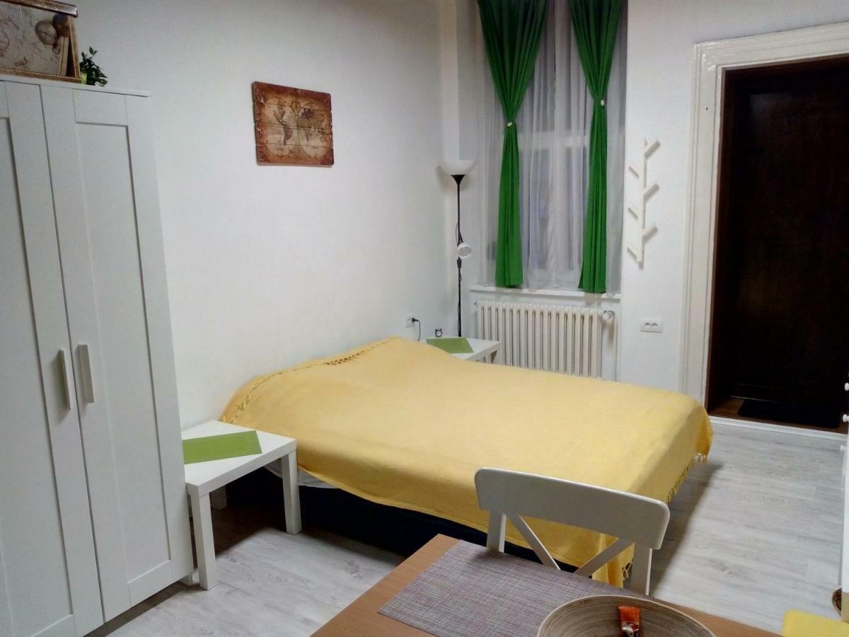 Appartement Studio Jolie à Novi Sad Extérieur photo