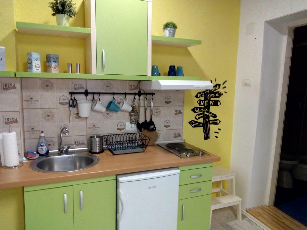 Appartement Studio Jolie à Novi Sad Extérieur photo
