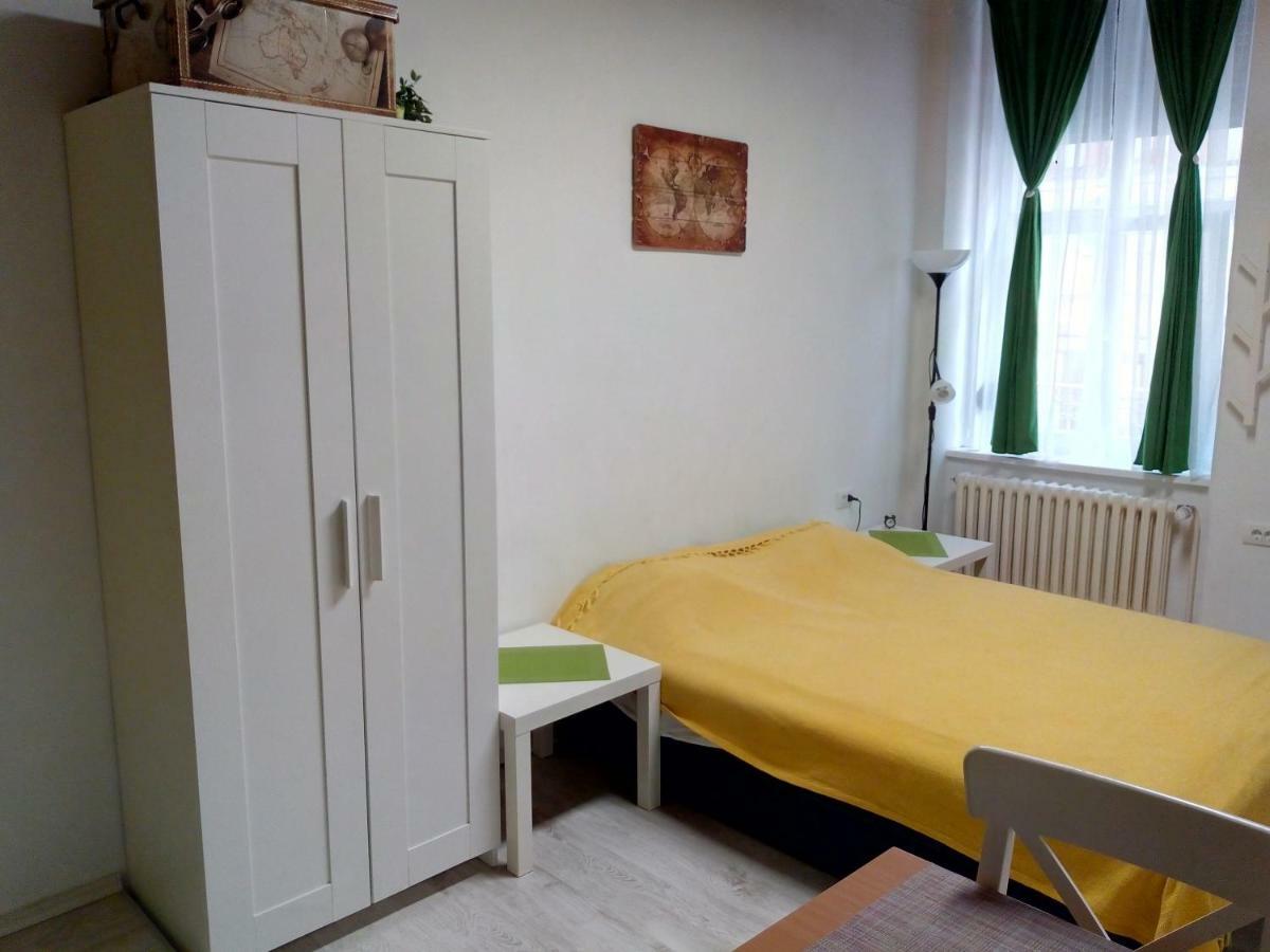 Appartement Studio Jolie à Novi Sad Extérieur photo
